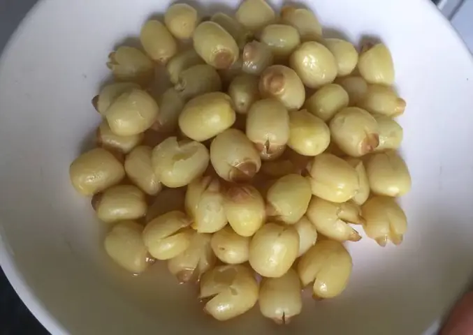 Cách nấu cháo lươn hạt sen cho bé ăn dặm không khó nhưng mẹ cần phải lưu ý ở khâu sơ chế, chế biến giúp đảm bảo vệ sinh an toàn thực phẩm mà không mất đi những chất dinh dưỡng quý giá có trong thịt lươn. Cách nấu cháo lươn hạt sen cho bé ăn dặm không khó nhưng mẹ cần phải lưu ý ở khâu sơ chế, chế biến giúp đảm bảo vệ sinh an toàn thực phẩm mà không mất đi những chất dinh dưỡng quý giá có trong thịt lươn.