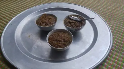 Tôi Đi Qua Muôn Vàn Vùng Đất, Thưởng Thức Muôn Ngàn Món Ăn, Nhưng Bất Chợt Giữa Một Ngày Lạnh Lẽo Nơi Xa, Tôi Thèm Đến Quay Quắt Nỗi Lòng Món Ăn Dân Dã Bé Thơ Được Bàn Tay Bà Nấu: Cháo Mật.