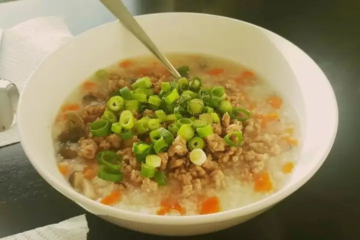 2.2. Cháo nấm thịt heo cà rốt cho bé