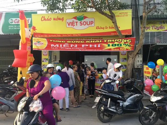 NÊN HAY KHÔNG CHO CON ĂN CHÁO DINH DƯỠNG BÁN SẴN