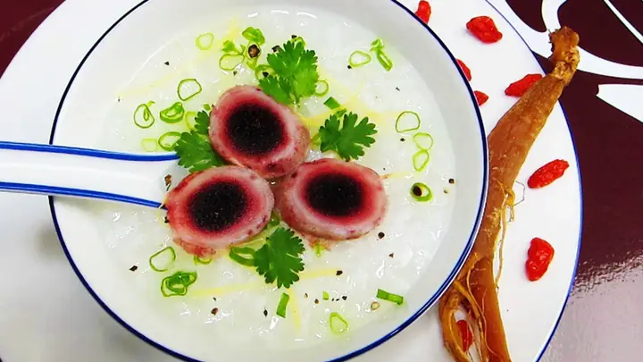 Cháo nhung hươu tươi là món ăn thơm ngon, bổ dưỡng đặc biệt giúp bồi bổ sức khỏe cho người mới ốm dậy. Mời bạn cùng tham khảo cách nấu cháo nhung hươu tươi ngon đúng vị nhé!