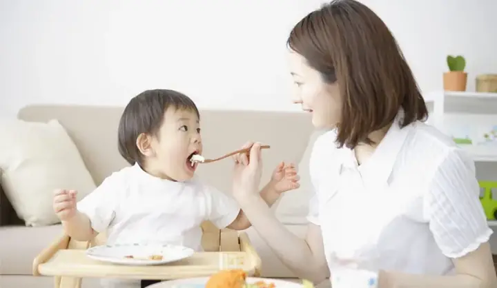 6. Một Số Lưu Ý Các Mẹ Cần Biết Khi Nấu Cháo Phô Mai Cho Bé