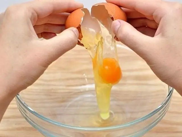 Cháo cà rốt có chứa lượng lớn các loại chất xơ hòa tan, hỗ trợ phục hồi nhanh và tránh suy dinh dưỡng dành cho các bé, đặc biệt là trẻ bị tiêu chảy, suy kiệt cơ thể. Với bé 6 tháng tập ăn dặm, chắc chắn cà rốt là món cháo không thể thiếu trong thực đơn củ