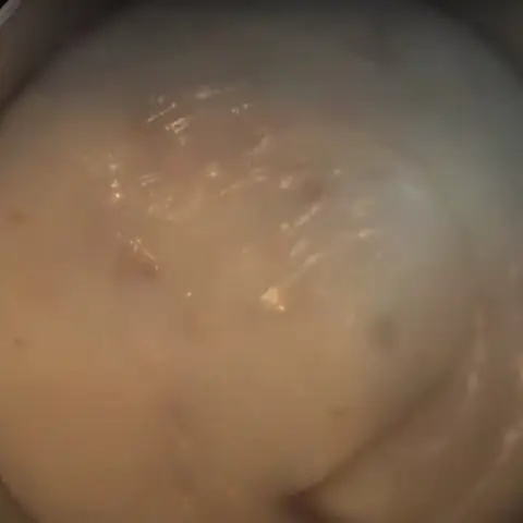 Khuấy Bột Nấu Cháo Với Thịt