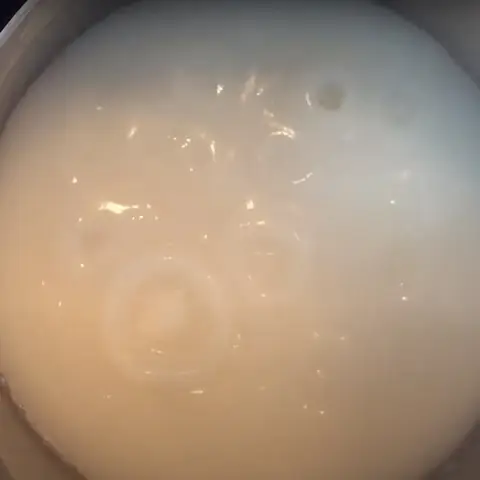 Khuấy Bột Nấu Cháo Với Thịt