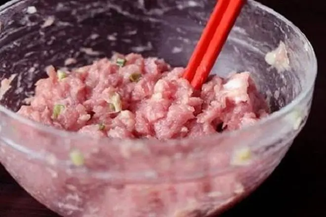 Cách nấu cháo thịt băm tía tô ngon, giúp giải cảm, giảm cân