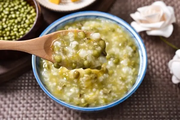 1.3. Cháo đậu xanh cho bé cảm cúm