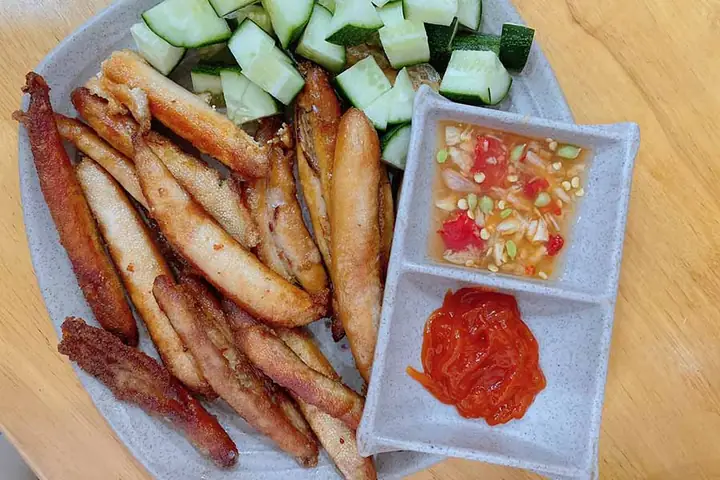 Trứng cá chuồn chiên (rán) mắm tỏi thơm ngon