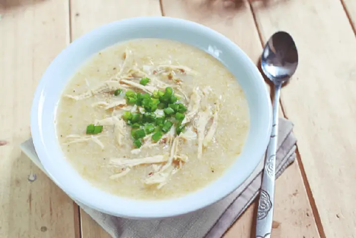 Cháo khoai tây cho bé với thịt gà