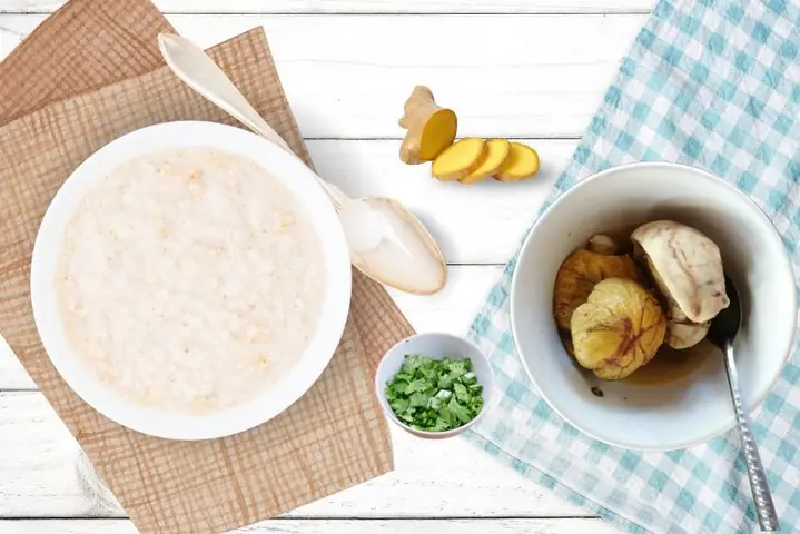 2.1. Cách nấu cháo trứng vịt lộn cho bé đơn giản