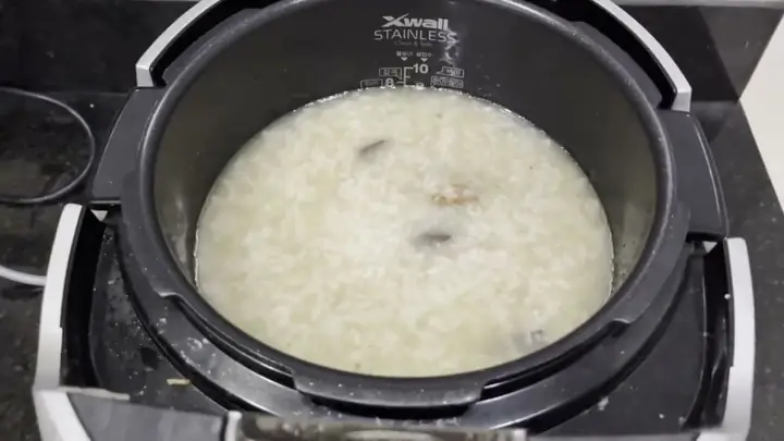 Cách nấu cháo gà bằng nồi cơm điện