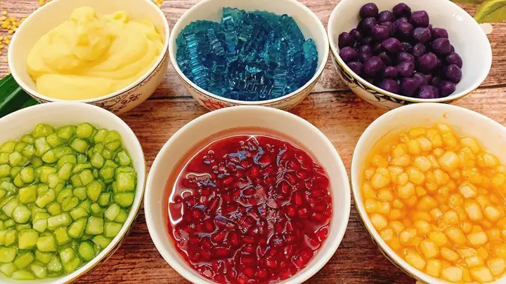 Trời Nóng Được Thưởng Thức Cốc Chè 7 Màu Vừa Mát Lại Giòn Sần Sật Thế Này Ai Chẳng Thích.