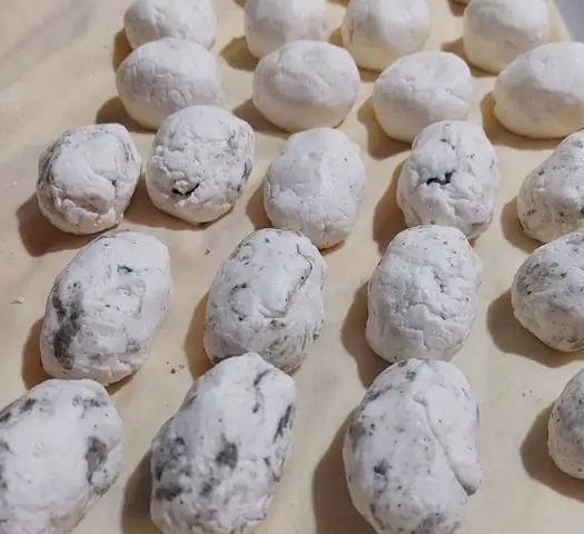 Bánh Trôi Tàu Nóng Hôi Hổi, Thơm Lừng Mùi Gừng, Nước Đường Mật Ngọt Ngào Luôn Là Lựa Chọn Tuyệt Vời Để Xua Tan Giá Lạnh, Đem Lại Sự Ấm Áp Khắp Cơ Thể.