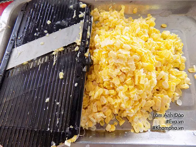 Chè ngô bột báng ăn nóng hay lạnh đều ngon vô cùng. Chè ngô bột báng ăn nóng hay lạnh đều ngon vô cùng.