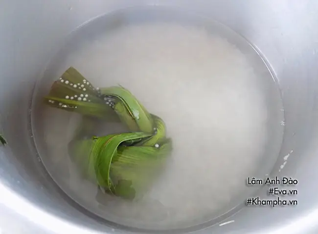 Chè ngô bột báng ăn nóng hay lạnh đều ngon vô cùng. Chè ngô bột báng ăn nóng hay lạnh đều ngon vô cùng.