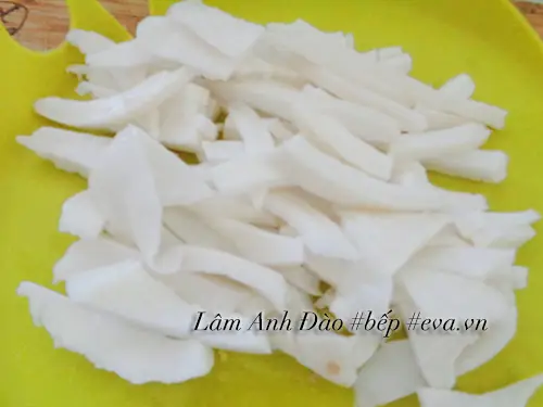 Cuối tuần có nhiều thời gian rảnh chị em hãy làm món chè bắp dừa non này để cả nhà nhâm nhi ăn chơi nhé!