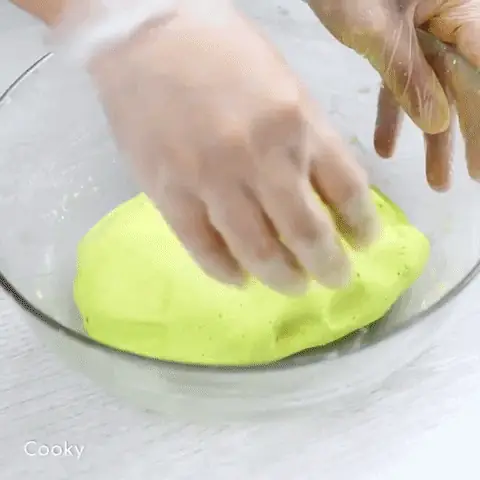 - Bước 1: Làm viên bơ