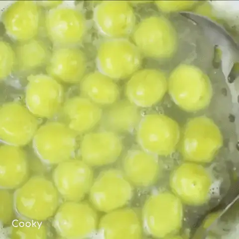 - Bước 1: Làm viên bơ