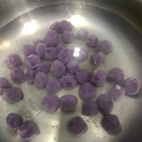 2 cách nấu chè khoai dẻo nước cốt dừa béo thơm ngon khó cưỡng 2 cách nấu chè khoai dẻo nước cốt dừa béo thơm ngon khó cưỡng