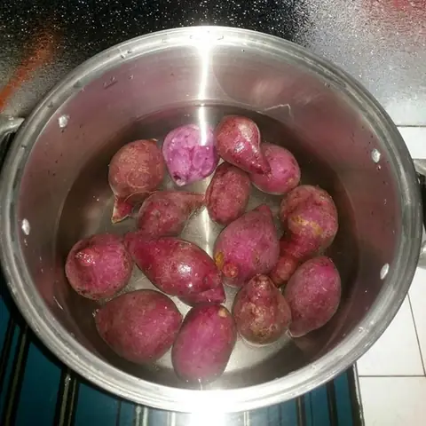 2 cách nấu chè khoai dẻo nước cốt dừa béo thơm ngon khó cưỡng 2 cách nấu chè khoai dẻo nước cốt dừa béo thơm ngon khó cưỡng