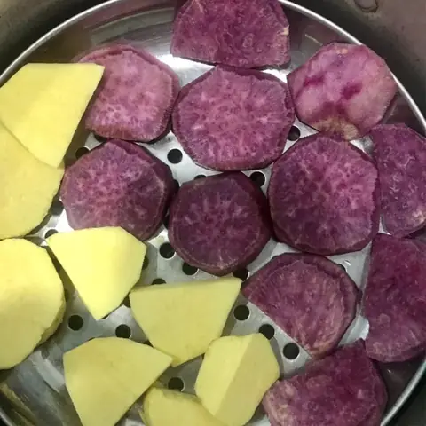 2 cách nấu chè khoai dẻo nước cốt dừa béo thơm ngon khó cưỡng 2 cách nấu chè khoai dẻo nước cốt dừa béo thơm ngon khó cưỡng