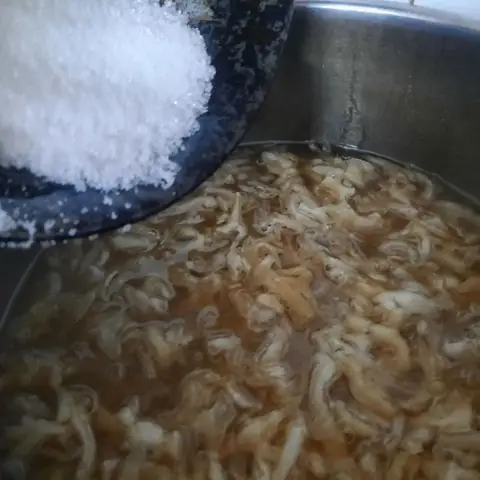 Nấu Chè Rau Câu Chân Vịt