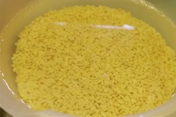 Bước 1: Sơ Chế Và Hầm Đậu Xanh