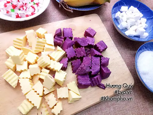 Thưởng thức món chè chuối khoai lang dẻo ngọt, thơm mát vào mùa hè thật thích. Thưởng thức món chè chuối khoai lang dẻo ngọt, thơm mát vào mùa hè thật thích.