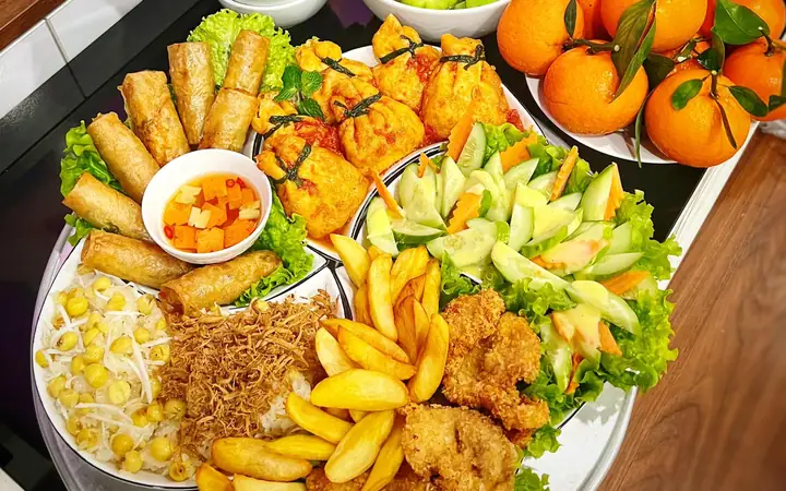 Gđxh - Chè Cốm Là Món Chè Nổi Tiếng Của Người Hà Nội. Với Màu Xanh Mát, Hương Vị Dịu Ngọt Tự Nhiên Hòa Quyện Với Những Viên Khoai Dẻo Dẻo, Món Ăn Này Đã Khiến Biết Bao Con Tim "mê Mẩn" Và Săn Lùng Công Thức Cách Nấu Chè Cốm Dừa Khoai Môn.