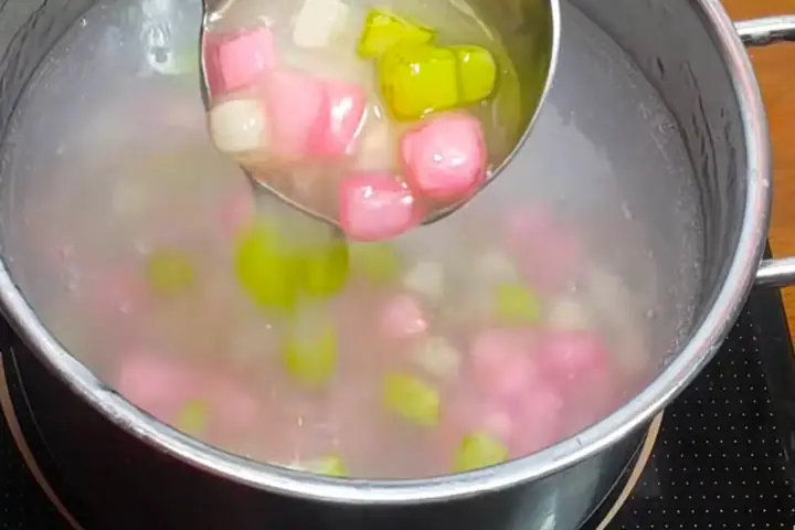 Bước 4: Nấu Chè Củ Năng