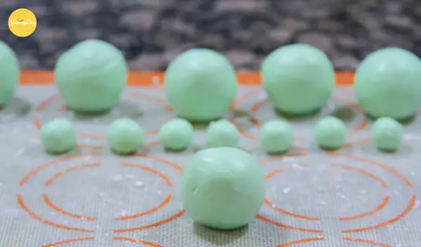 Bước 3. Làm Bánh Trôi Ngũ Sắc Bước 3. Làm Bánh Trôi Ngũ Sắc