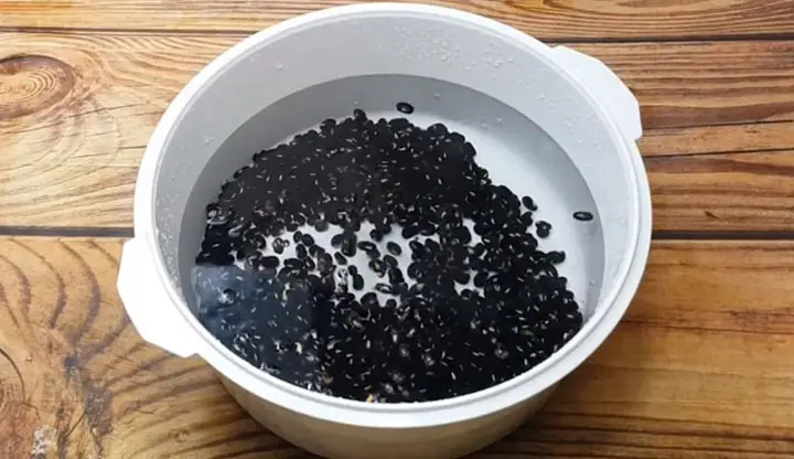 1.2. Cách Nấu Chè Đậu Đen Táo Đỏ Bổ Dưỡng