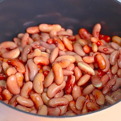 Rửa Sạch Và Hầm Đậu Đỏ