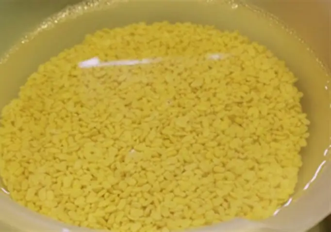 Bước 1: Ngâm đậu xanh Bước 1: Ngâm đậu xanh