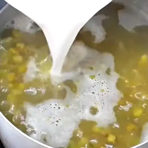 Nấu đậu xanh với đường phèn