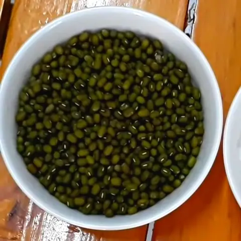 Đãi sạch đậu xanh