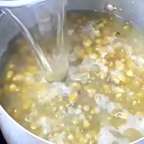 Nấu đậu xanh với đường phèn