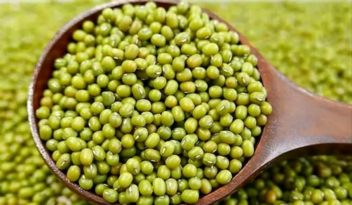 Chè đậu xanh là món ăn thơm ngon, thanh mát được nhiều người yêu thích, chè đậu xanh có thể nấu bằng đậu xanh bóc vỏ hoặc đậu nguyên vỏ. Chè đậu xanh là món ăn thơm ngon, thanh mát được nhiều người yêu thích, chè đậu xanh có thể nấu bằng đậu xanh bóc vỏ hoặc đậu nguyên vỏ.