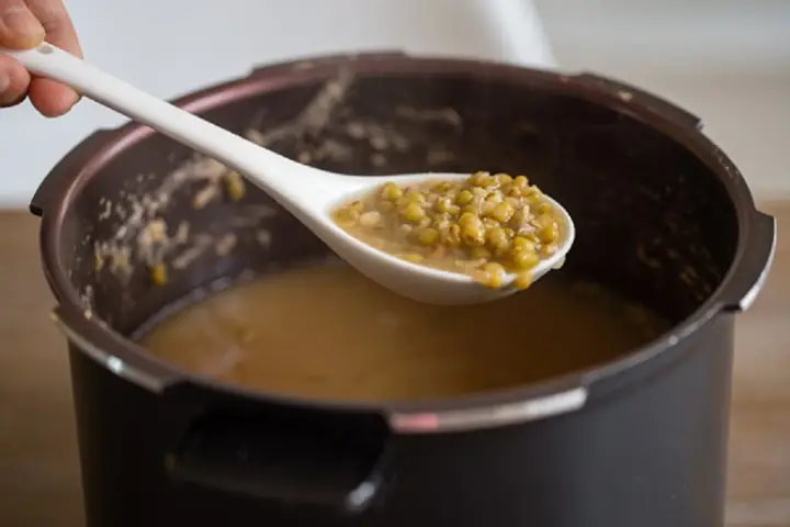 Hướng Dẫn Cách Nấu Chè Đậu Xanh Truyền Thống Nguyên Hạt Hướng Dẫn Cách Nấu Chè Đậu Xanh Truyền Thống Nguyên Hạt