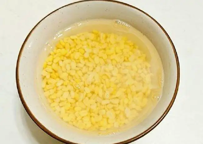 Bước 1: Ngâm đậu xanh Bước 1: Ngâm đậu xanh