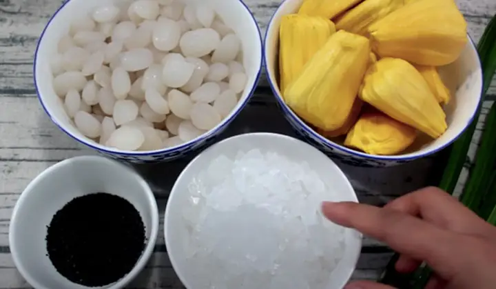 1.1. Nguyên liệu làm chè hạt đác mít 1.1. Nguyên liệu làm chè hạt đác mít