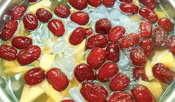 Cách Nấu Chè Hạt Đác Với Táo Đỏ Giòn Ngon, Ngọt Thanh Cách Nấu Chè Hạt Đác Với Táo Đỏ Giòn Ngon, Ngọt Thanh