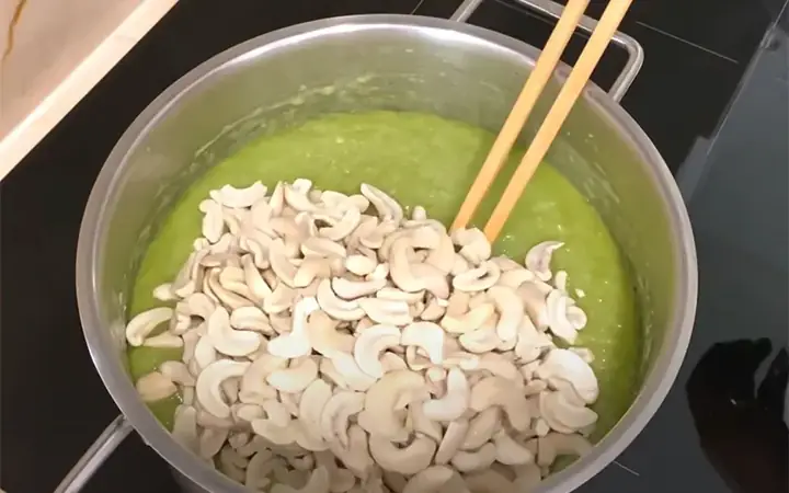 2.3. Cách nấu chè hạt điều đậu xanh