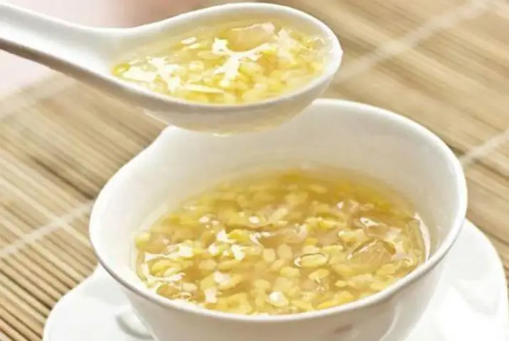 4. Những ai không nên ăn chè hạt điều đậu xanh