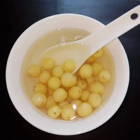 Chè Hạt Sen Nấu Đường Phèn