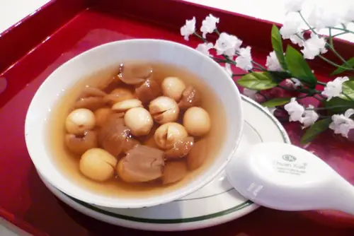 Cách Nấu Chè Hạt Sen Khô Mau Mềm, Không Bị Sượng?