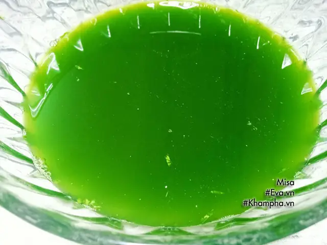 Một Bát Chè Hạt Sen Rau Câu Sẽ Giúp Bạn Giải Nhiệt Mùa Nắng Nóng Và Chữa Được Cả Mất Ngủ. Cùng Học Công Thức Nấu Chè Hạt Sen Rau Câu Mùa Hè Tuyệt Ngon Này Nhé!