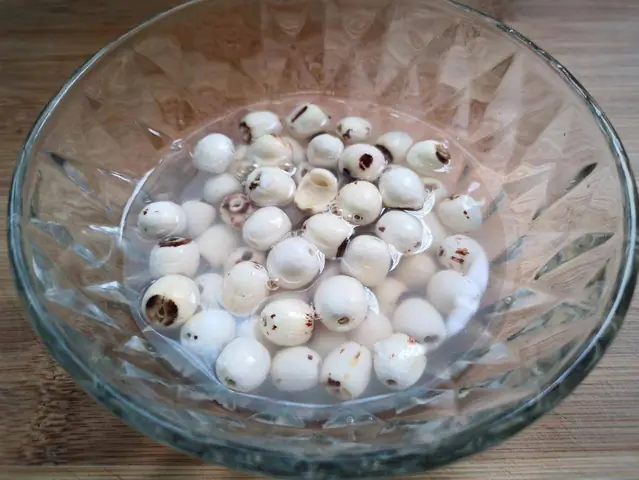 Cách Nấu Chè Hạt Sen Đậu Xanh