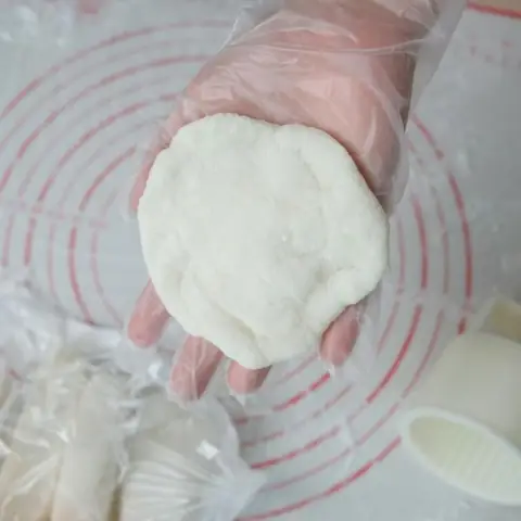 Cách Làm Bánh Trung Thu Dẻo Nhân Đậu Đỏ Truyền Thống Thơm Ngon Cách Làm Bánh Trung Thu Dẻo Nhân Đậu Đỏ Truyền Thống Thơm Ngon