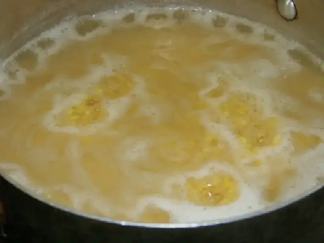 Nấu Chè Và Khuấy Đều Nấu Chè Và Khuấy Đều